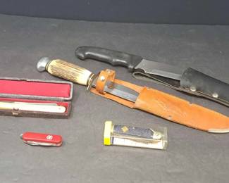 Assorted Vintage Hunting, FixedBlade, Pocket Knives Straight Razor 5 Pieces