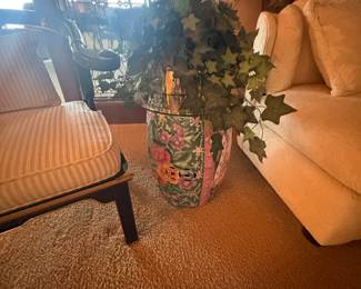 . . . nice floor vase/table