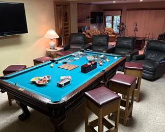 Billiard Table with Matching Bar Stools Set second image