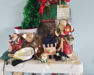 A cottage full of Christmas!!