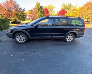 2004 Volvo XC70 awd  214,710 miles 