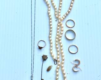 Gold jewelry 