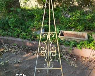 Iron tripod trellis