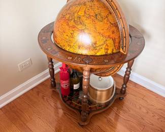 Vintage Globe bar
