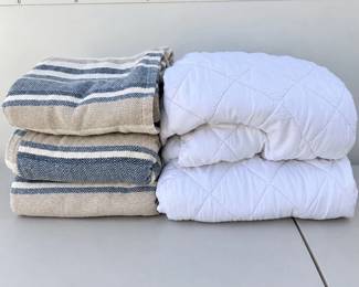 b Eddie Bauer Bedding Set