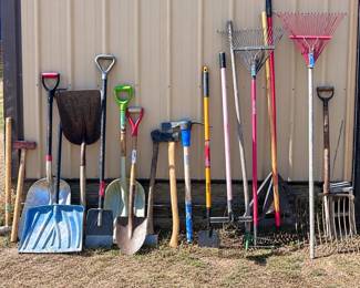 g Large Yard Garden Tool Lot