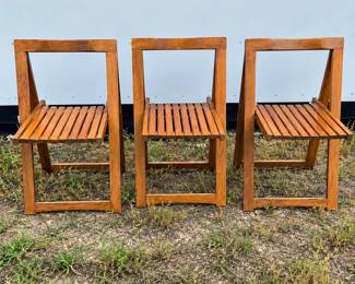 f Set of 3 Folding Wood Chairs