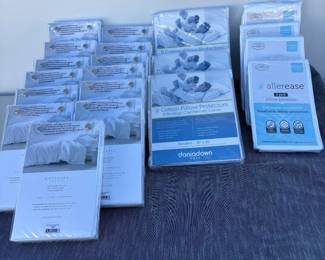 b Set of 20 Pillow Protectors
