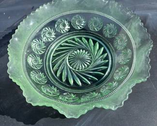ld Green Glass Scalloped Edge Dish