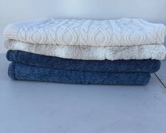 b Set of 4 Berkshire Throw Blankets