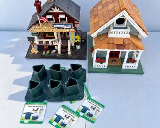 c Pair of Decorative New Birdhouses