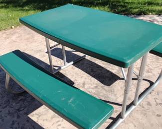 Picnic table