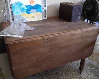 Drop leaf table