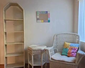 NE194White Wicker Set With Mirror