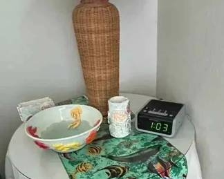 NE145Side Table, Lamp, Ceramic Decor
