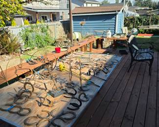 custom designed horseshoe yard art