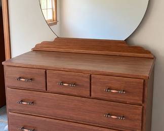 01 mirrored dresser