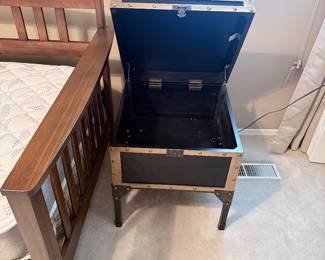 Side table lift top