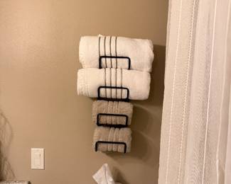 Wall mount towel holder