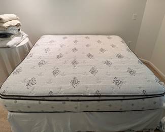 Eastern King Size Pillow Top Mattress & Box Spring (Like New)