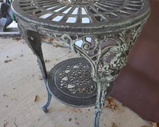 #174	Green Distressed Metal Plant Stand - 15.5Dx25T  (as is condition)	 $25.00 