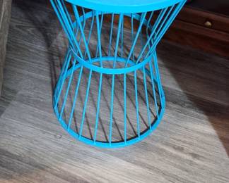 #6	13x18 Teal Round Table	 $30.00 