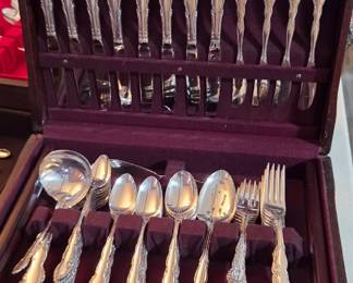 #32	Oneida 1881 Flirtation Silverplate - 62 piece Flatware	 $112.00 