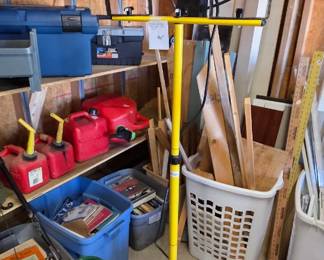 #216	Adjustable Portable Halogen Work Light on Stand (works)	 $40.00 