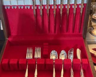 #33	Oneida Prestige Lady Emily - 34 piece Flatware Set	 $25.00 
