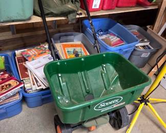 #215	Scotts Speedy Green 3000 Lawn Spreader	 $20.00 