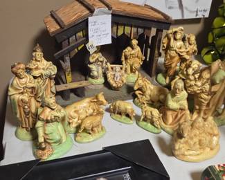 #71	Vintage Made in Italy 17 piece Nativity Set w/Wood Manger	 $75.00 