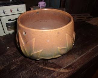 ROSEVILLE Planter