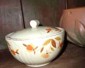 HALL JEWELL T Bowl w/Lid