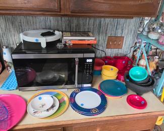 Plastic Dishware and Chip/Dip set