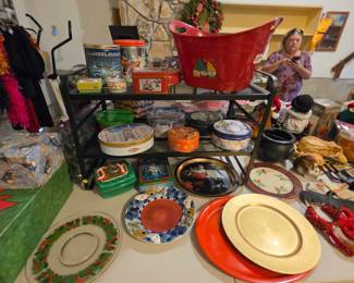 Christmas tins, gift boxes and plates