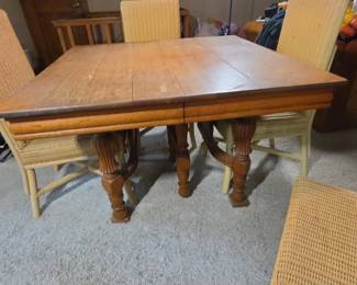 Oak Dining Table - needs some leg repair