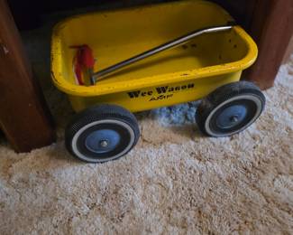 Small toy wagon 