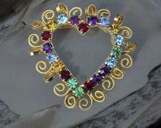 Vintage Gold Tone Multicolor Rhinestone Heart Brooch Scroll Filigree Pin