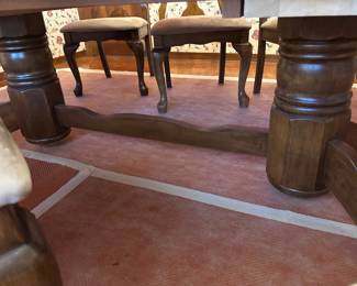 Wood dinning table 8 chairs 2 hide away leaves.  $600.00 set.   Tbl: 72”-102”L 48”w 30”t Chr: 21”w 19”d 40”t