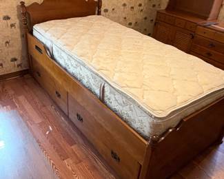 Ethan Allen maple trundle bed $350.00. 84”L 43” W 37.5”T
