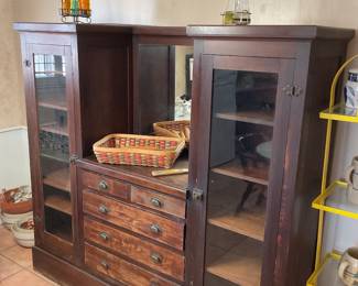 Hutch-69x19x65