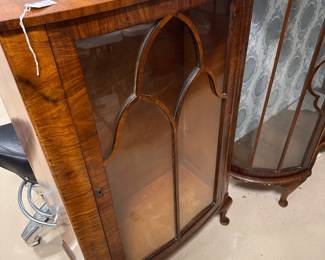 ONLY 25. Curio. Needs shelves. Text Mike 352-281-1822 if you want to buy it.