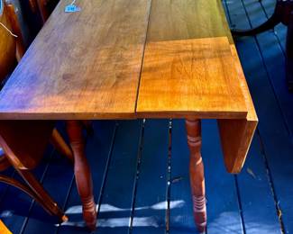 Only $20. Antique Drop Leaf Table. Text Mike 352-281-1822 if you want to buy it.