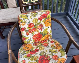 Only $15. Accent Chair In good condition. Text Mike 352-281-1822 if you want to buy it.