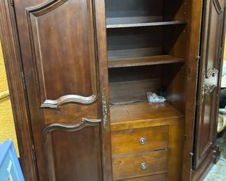 Fitted armoire, Bernhard