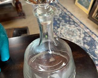 Note decanter with etched American eagle 