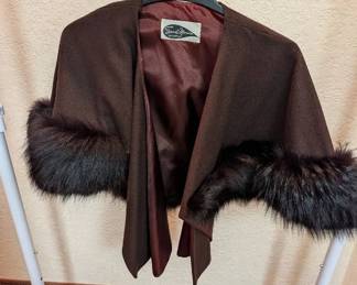 Vintage Sandi Monica Womens Fur Trimmed Cape