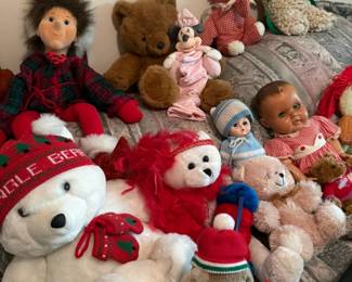 Dolls, stuffed Bears, characters and Minney