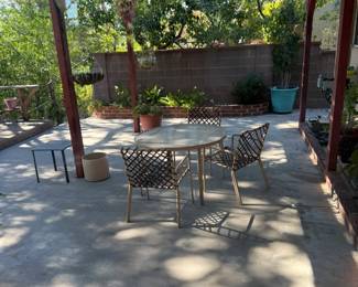 Outdoor Dining Table & Chairs