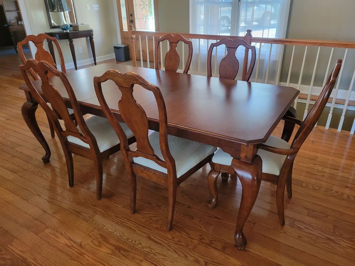 Queen Anne Style Dining room table with 6 chairs 64” Long by 42” wide with one 18” Leaf. Note: Lot 2 is the matching china cabinet.
